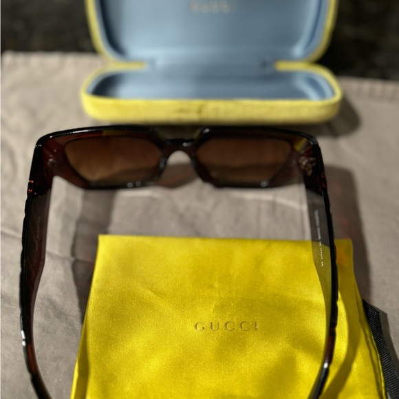 Women’s Gucci sunglasses - Picture 6 of 6